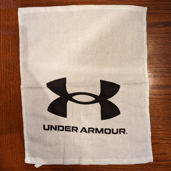 Under Armour Towel White NEW 19in x 15in Sideline Towel RARE - Picture 1 of 2